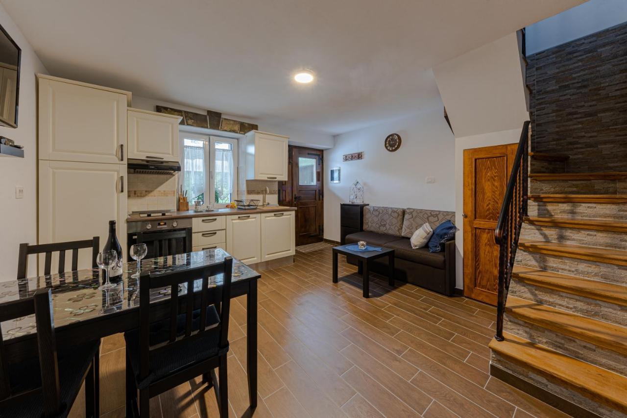 Apartments Gea Люция Екстериор снимка