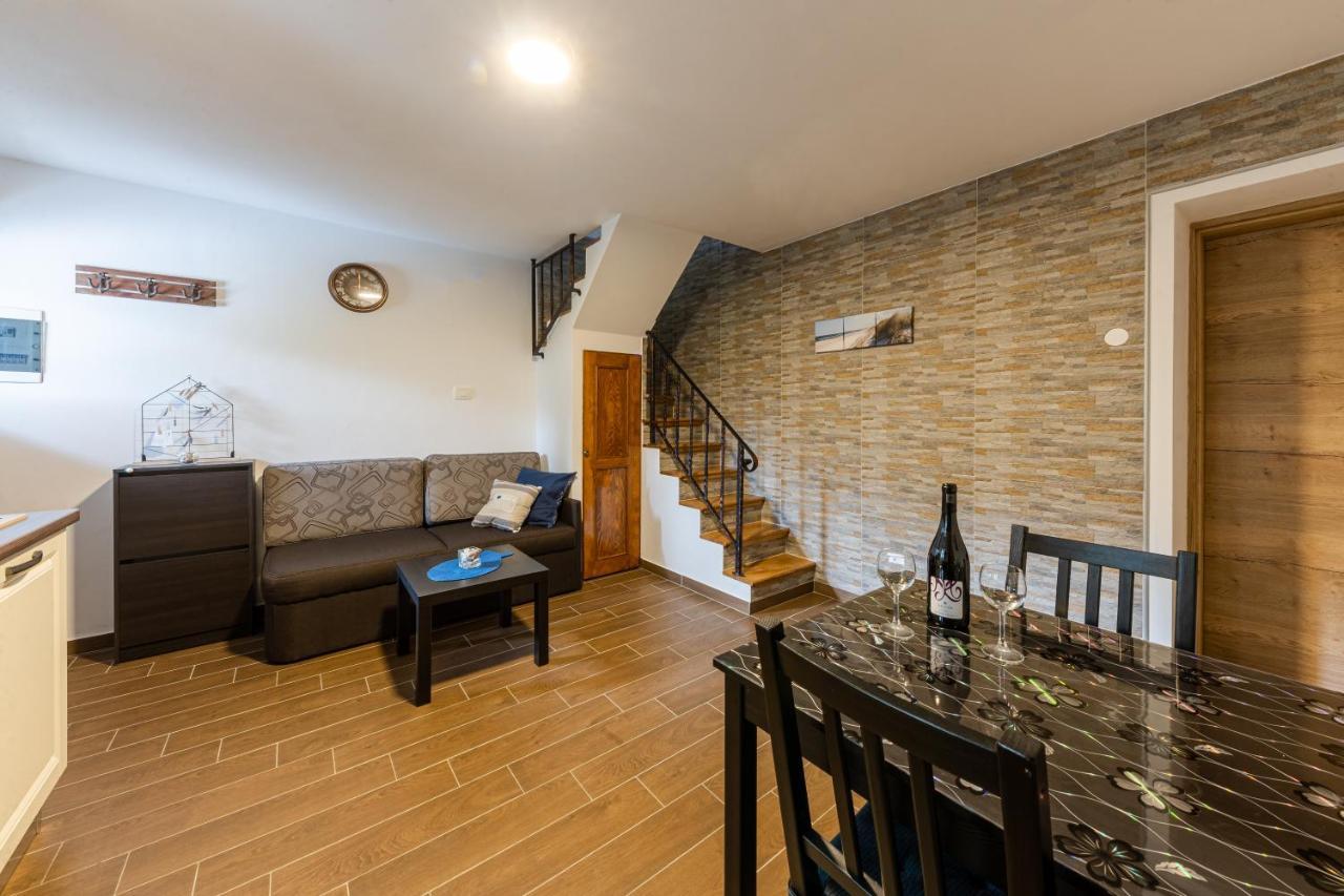 Apartments Gea Люция Екстериор снимка