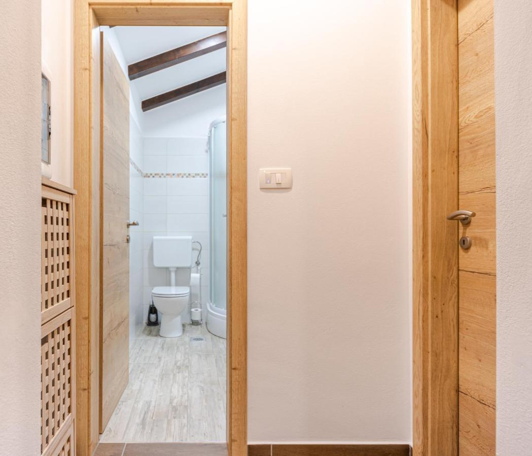Apartments Gea Люция Екстериор снимка