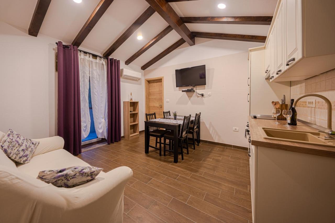 Apartments Gea Люция Екстериор снимка