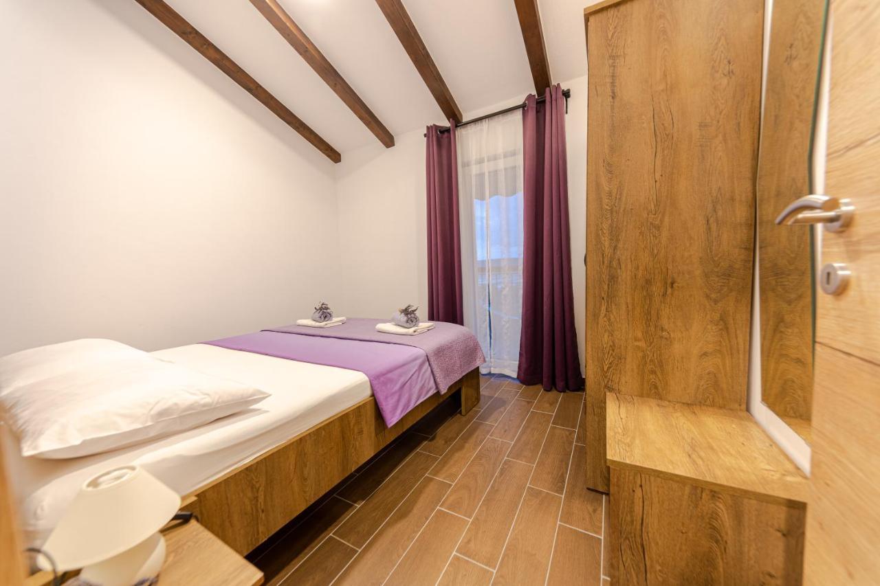 Apartments Gea Люция Екстериор снимка