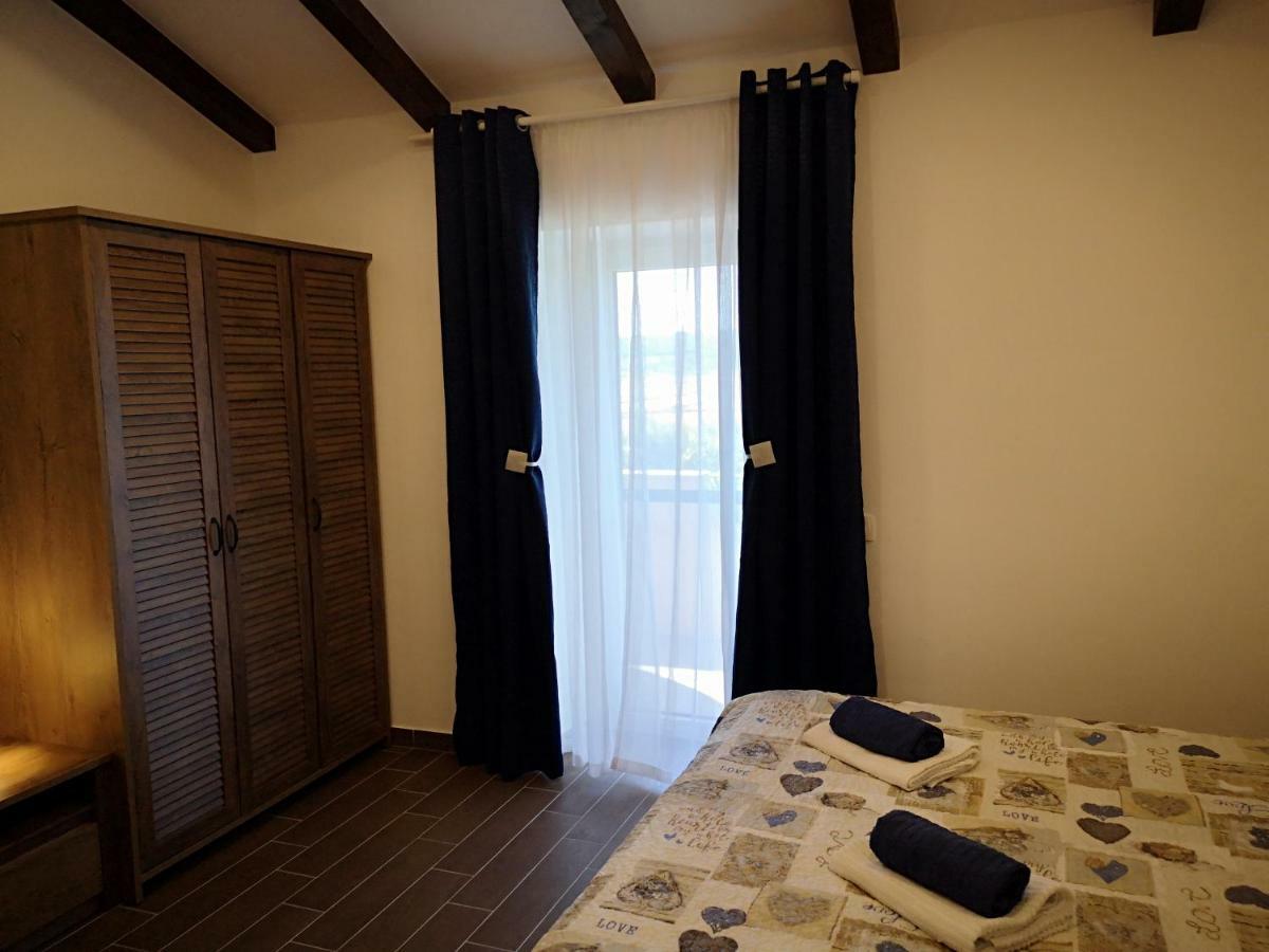 Apartments Gea Люция Екстериор снимка