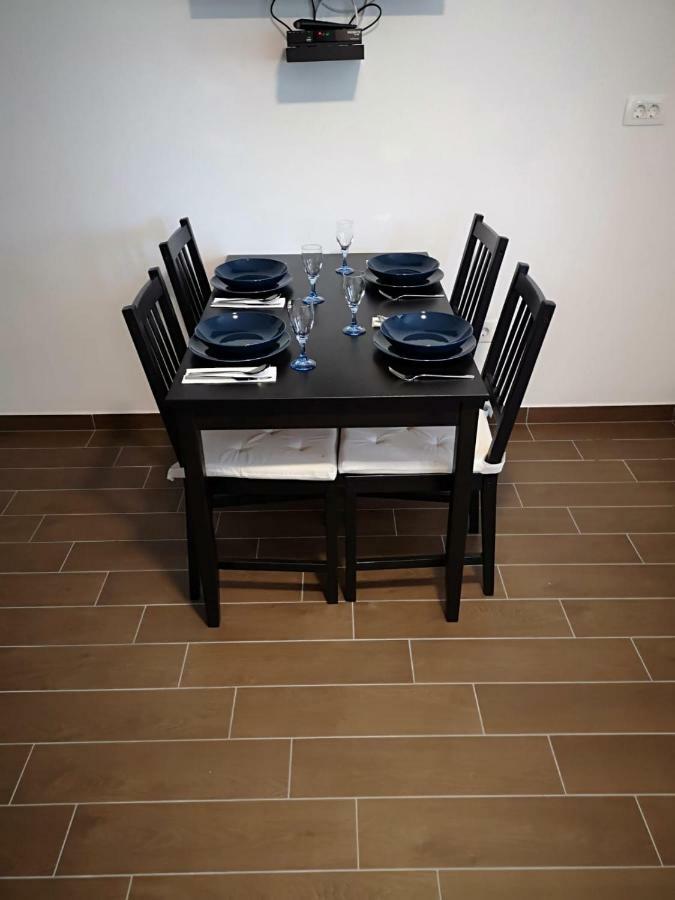 Apartments Gea Люция Екстериор снимка