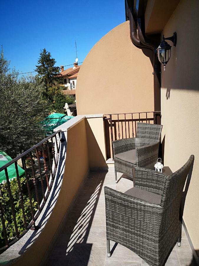 Apartments Gea Люция Екстериор снимка