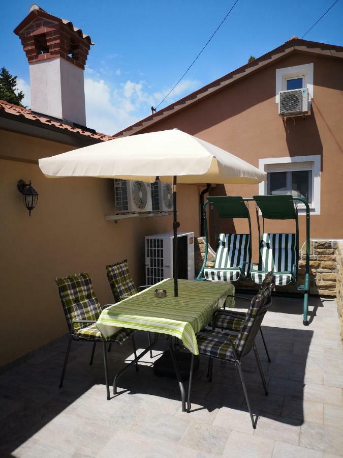 Apartments Gea Люция Екстериор снимка